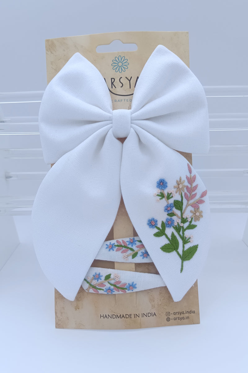Chalk bloom bow and tic tac set