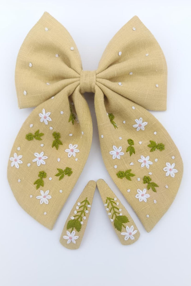 Honeyed Flora set of bow and tic tac set