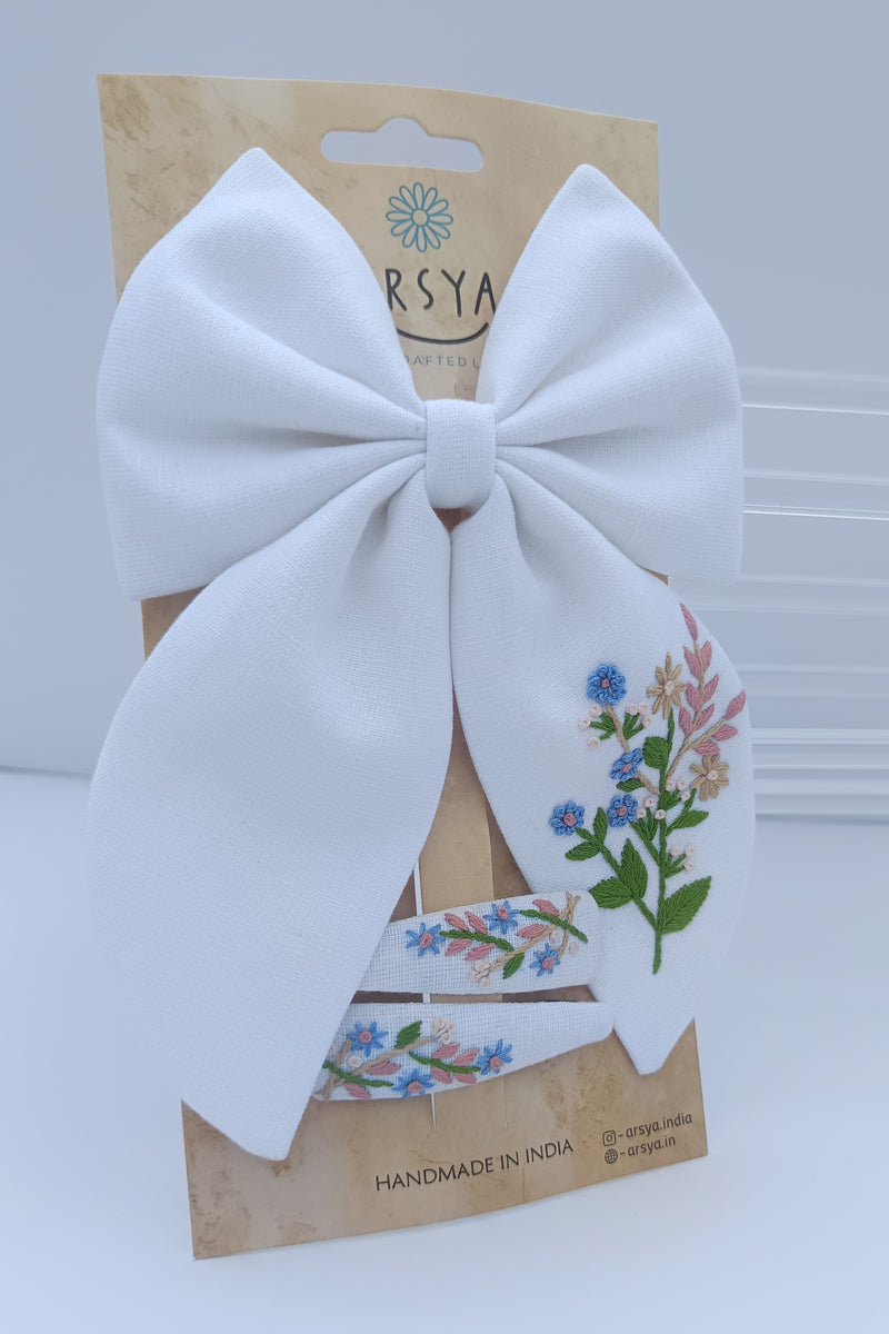 Chalk bloom bow and tic tac set