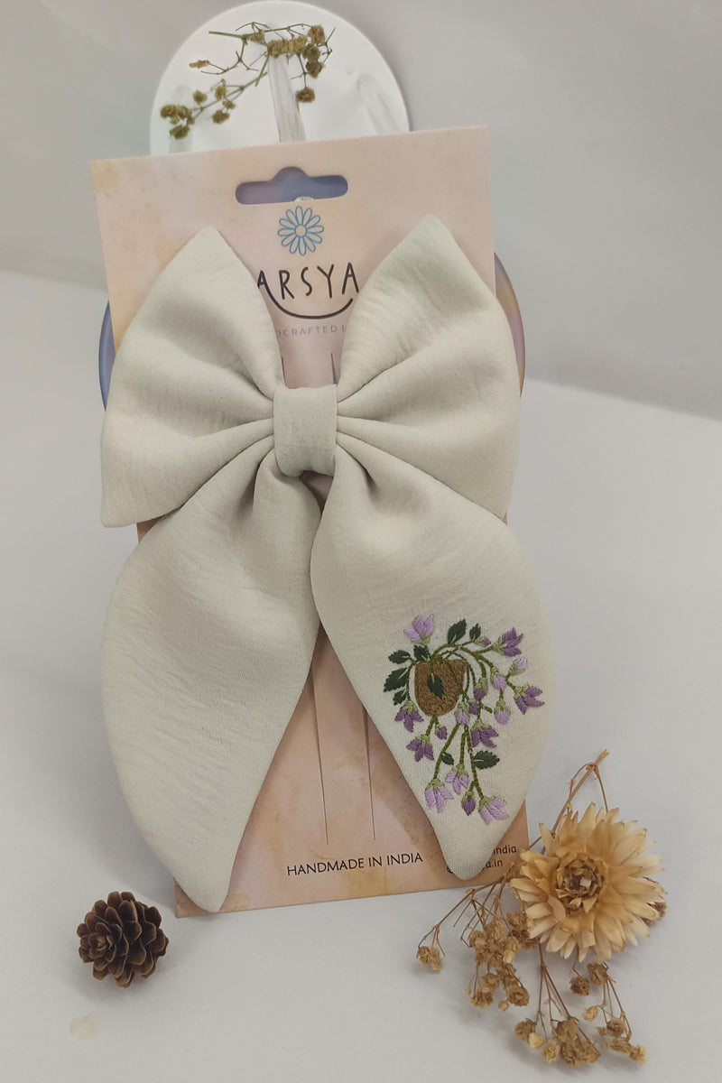 Sand lily bow