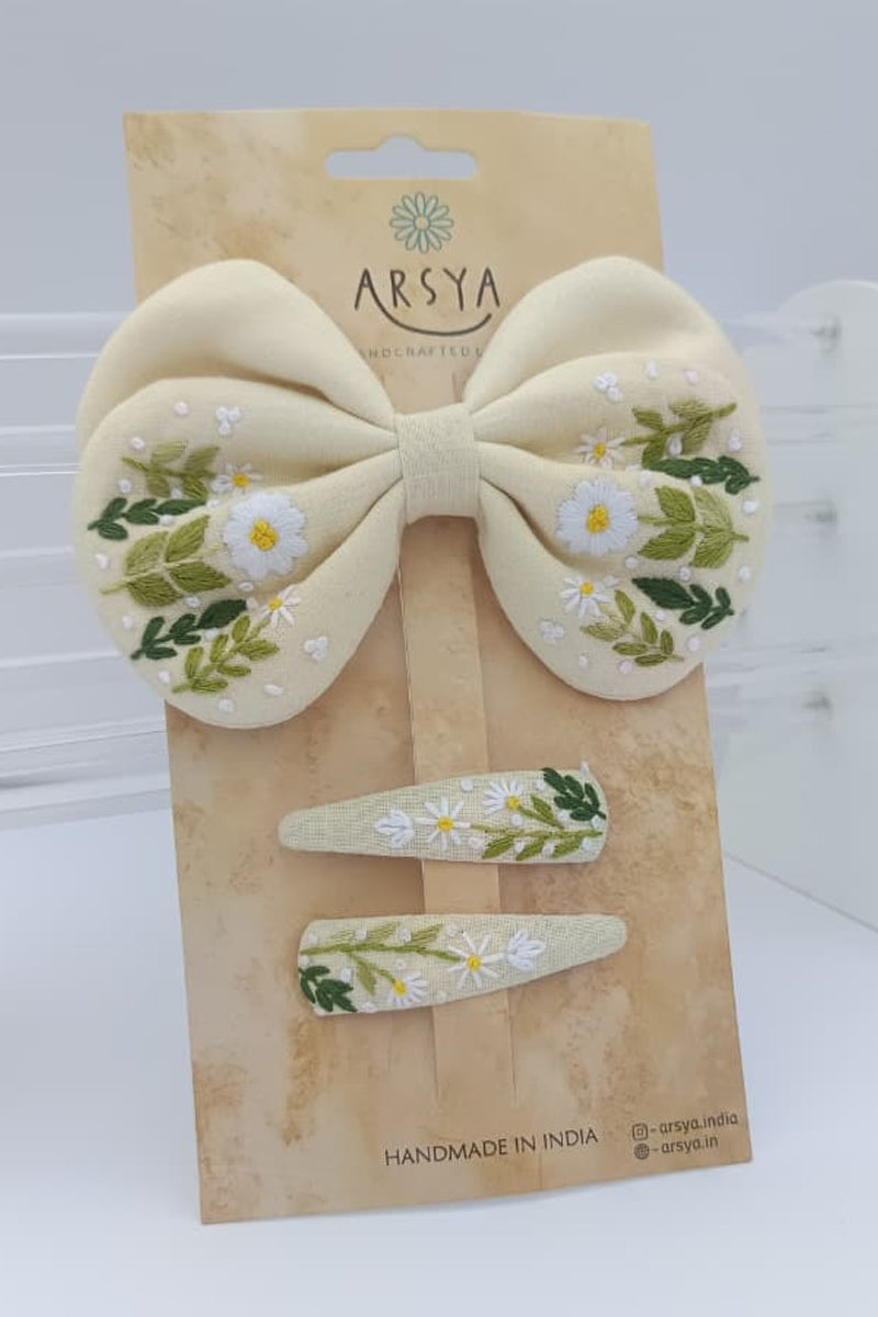 Butterscotch garden set of bow and tic tac set