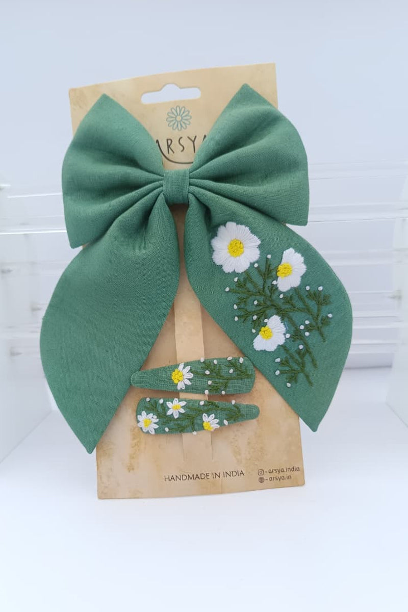 Forest daffodil set of bow and tic tac