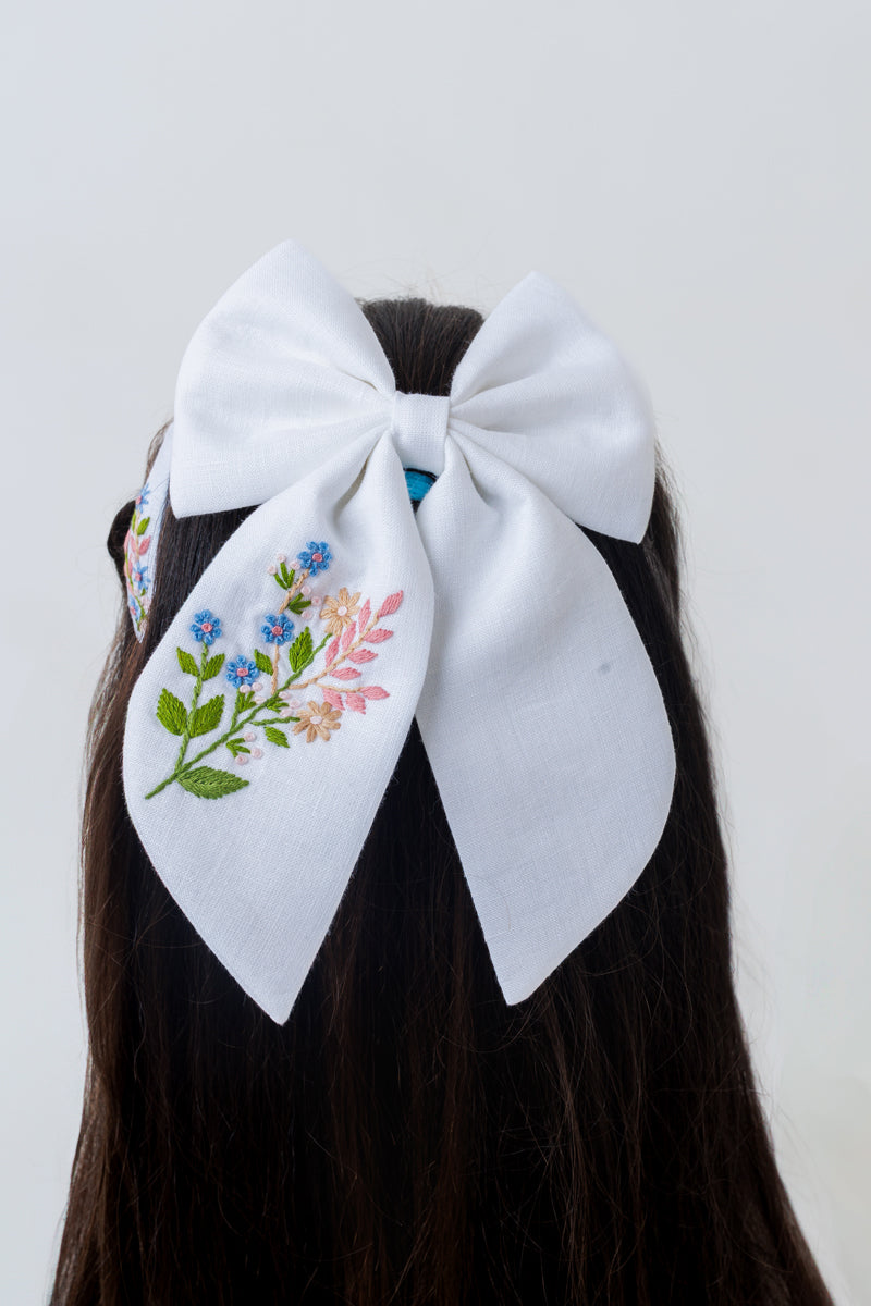 Chalk bloom bow and tic tac set