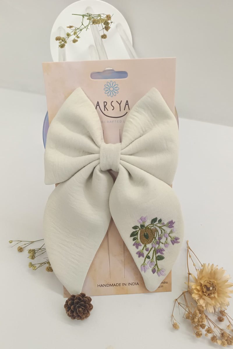 Sand lily bow