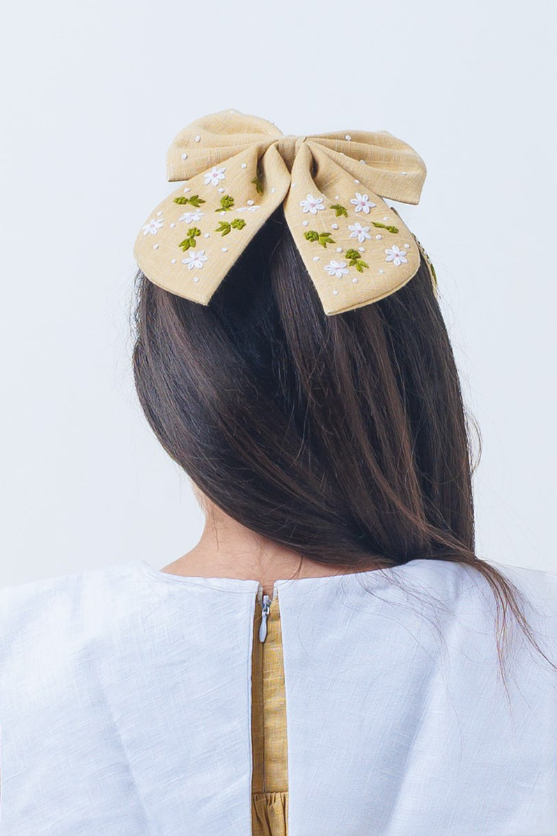 Honeyed Flora set of bow and tic tac set