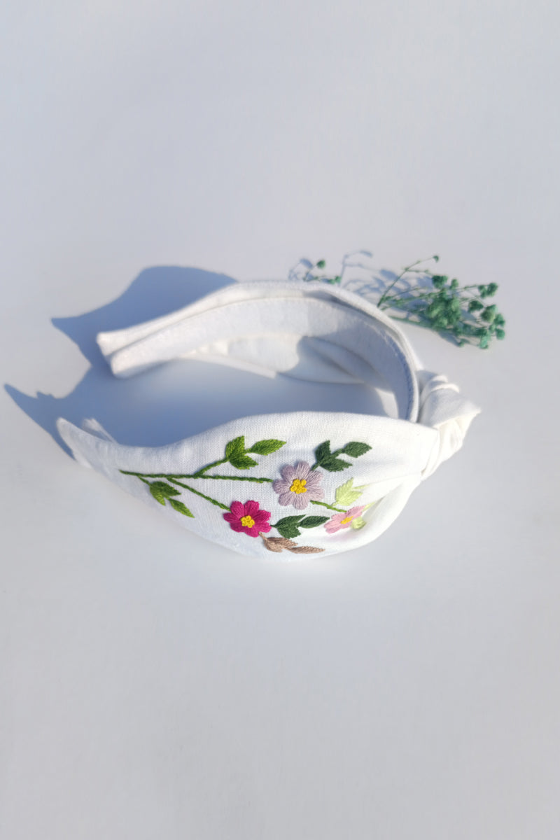 White daisy hairband