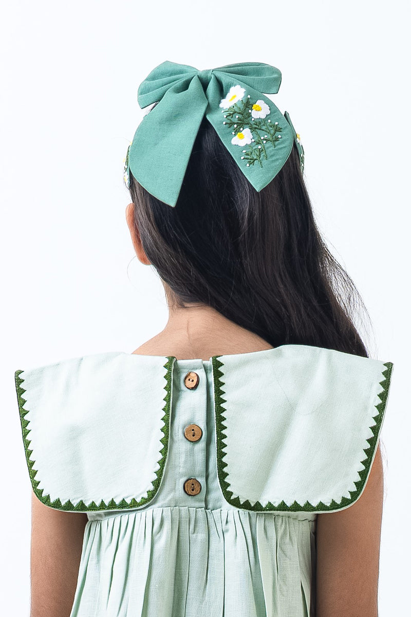 Forest daffodil set of bow and tic tac
