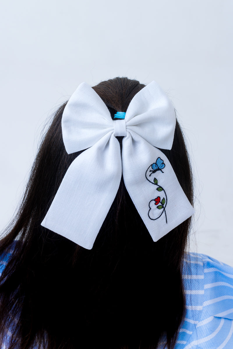 Winged blossom bow