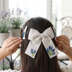 Beige Linen Bow and Tic Tac Set