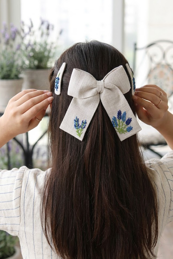 Beige Linen Bow and Tic Tac Set