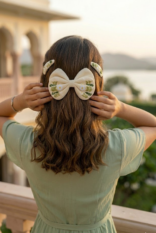 Butterscotch garden set of bow and tic tac set