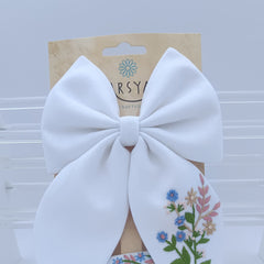 Chalk bloom bow and tic tac set