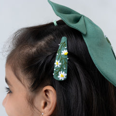 Forest daffodil set of bow and tic tac