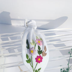White daisy hairband