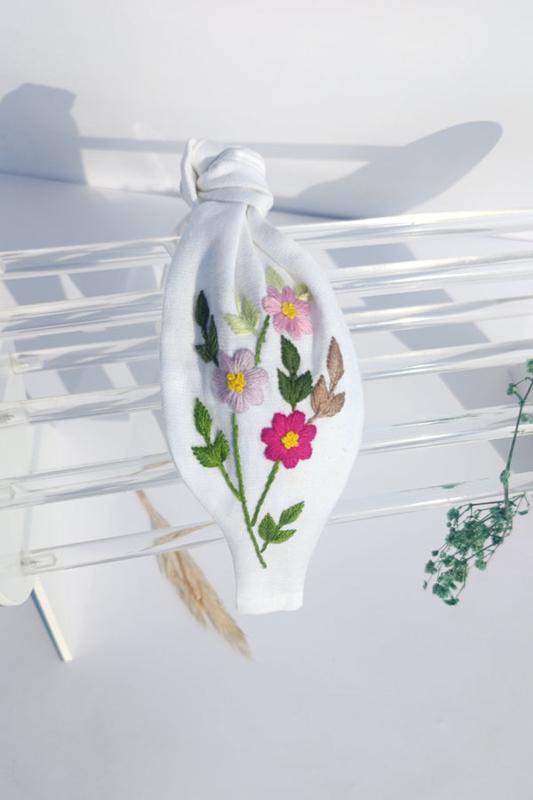 White daisy hairband