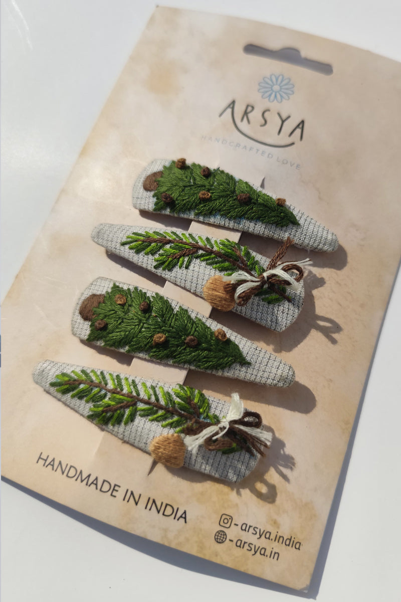 Twinkling Tree Treasures Tic Tac Set