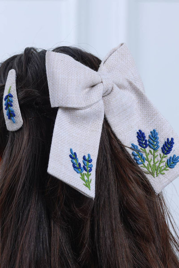 Beige Linen Bow and Tic Tac Set