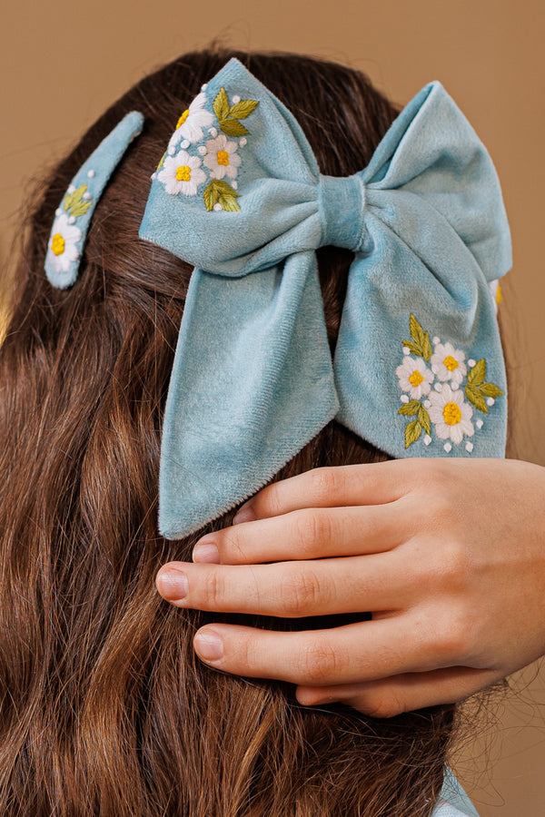 Velvet Serenity Bow And Tic Tac Set