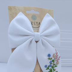 Chalk bloom bow and tic tac set