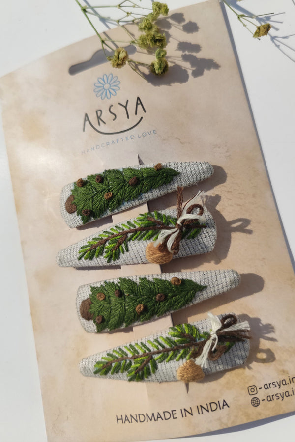 Twinkling Tree Treasures Tic Tac Set