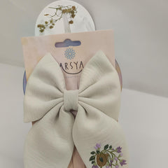 Sand lily bow