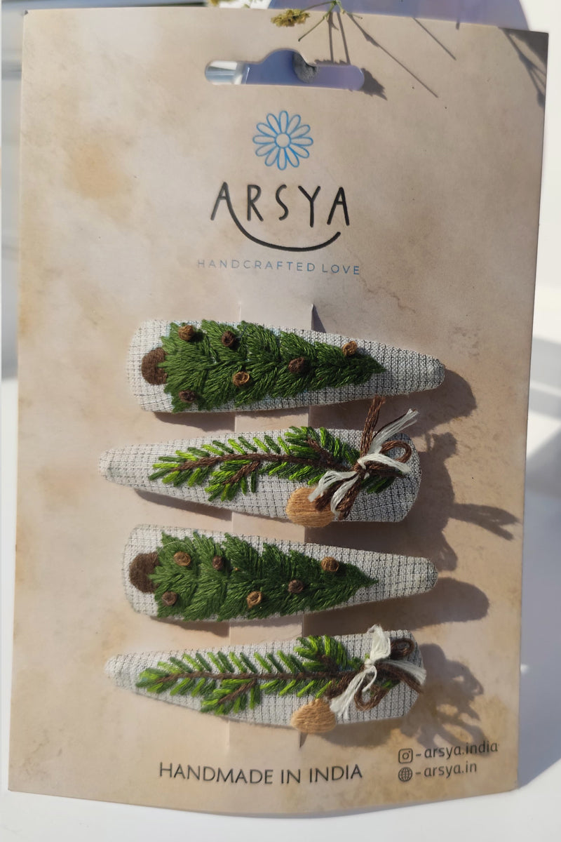 Twinkling Tree Treasures Tic Tac Set