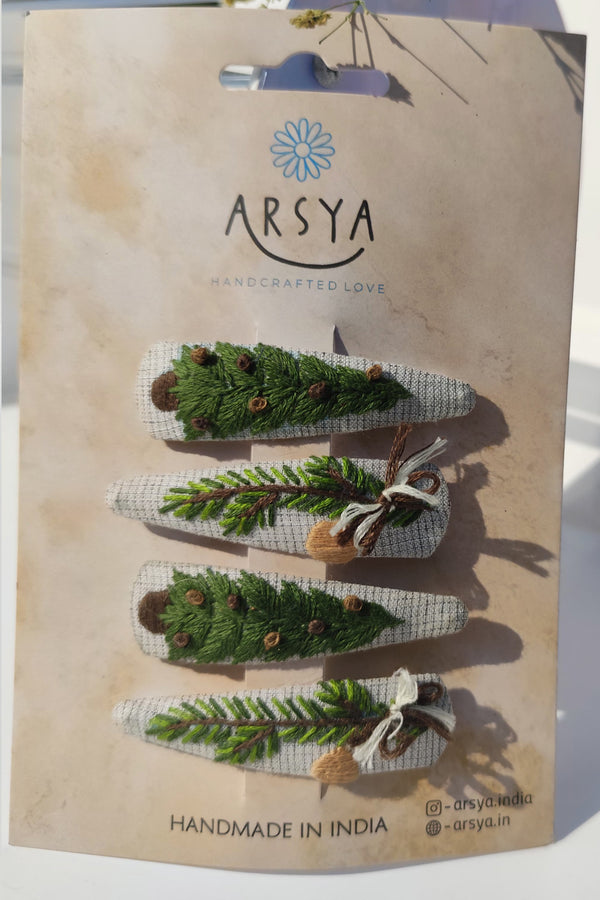 Twinkling Tree Treasures Tic Tac Set