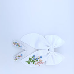 Chalk bloom bow and tic tac set