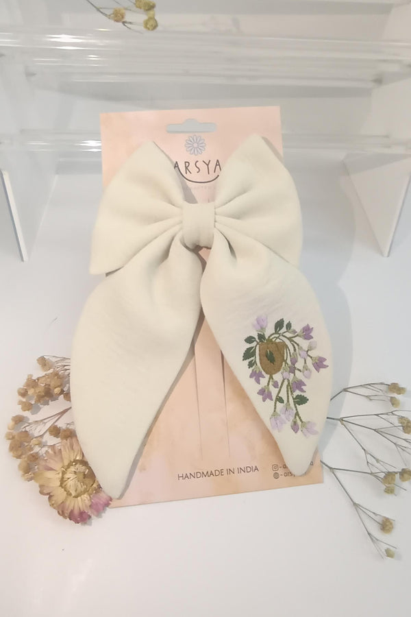 Sand lily bow