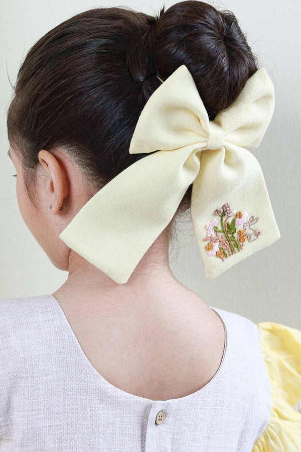 Bunny and the flowers Bow and Tic Tac Set