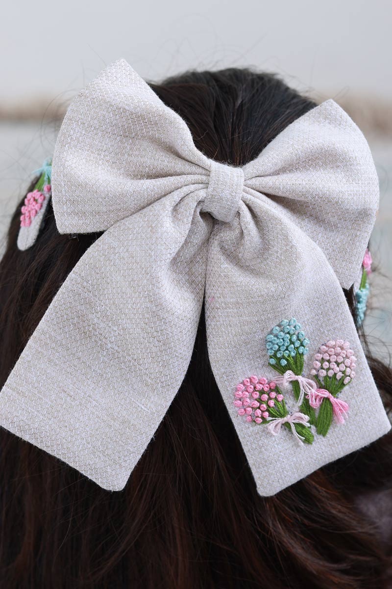 The Bouquet Bow and Tic Tac Set