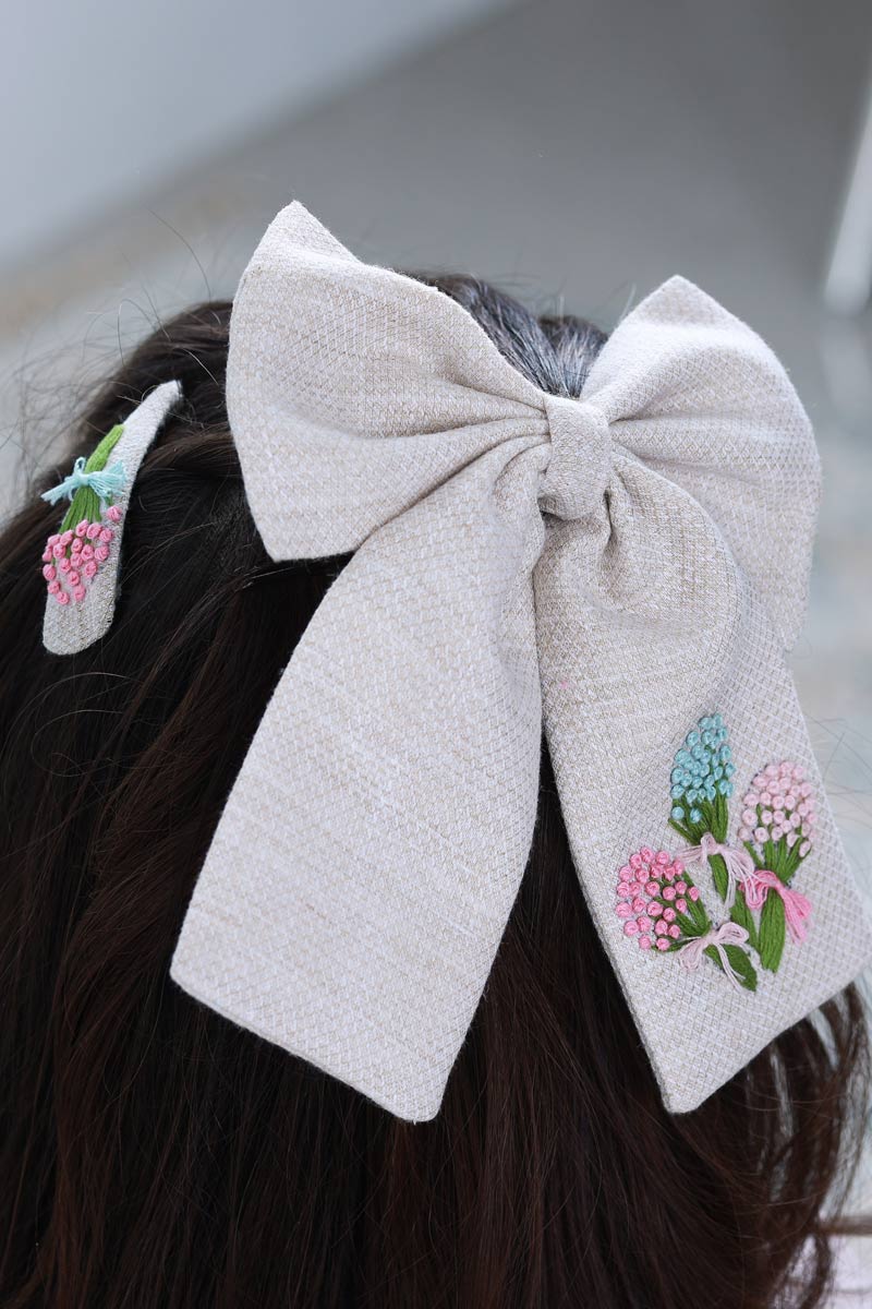 The Bouquet Bow and Tic Tac Set