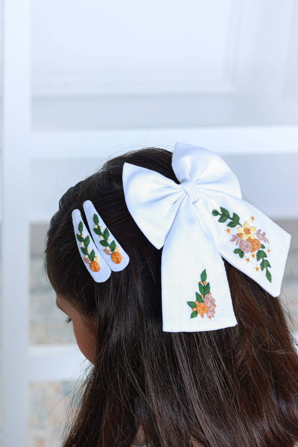 White Bow and Tic Tac Set