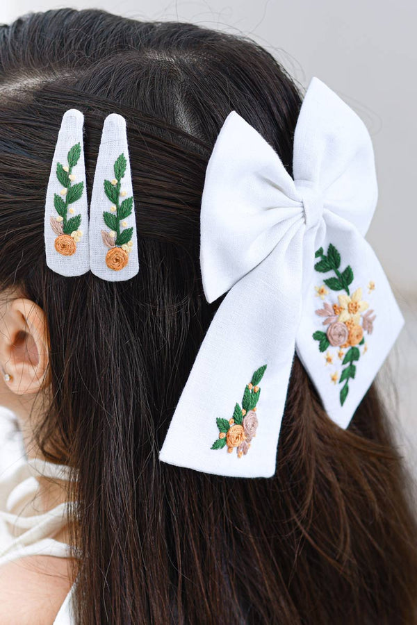White Bow and Tic Tac Set