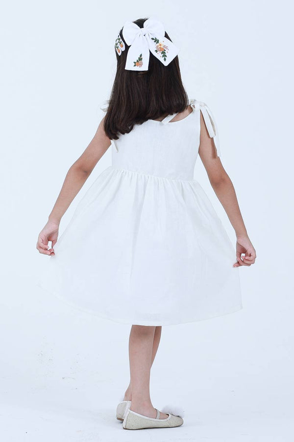 White Bow and Tic Tac Set