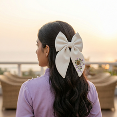 Sand lily bow