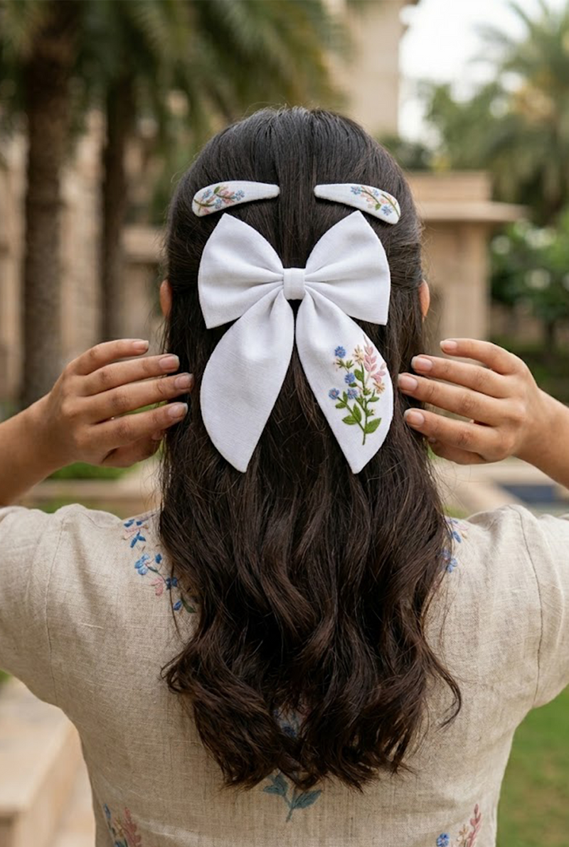 Chalk bloom bow and tic tac set