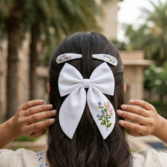 Chalk bloom bow and tic tac set