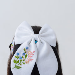 Chalk bloom bow and tic tac set