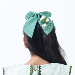 Forest daffodil set of bow and tic tac