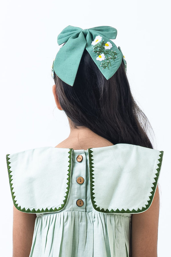 Forest daffodil set of bow and tic tac
